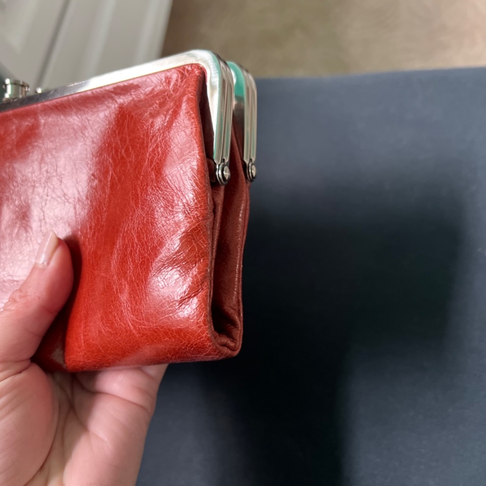 Hobo Lauren clutch wallet in polish leather (rust color) - Picture 4 of 5